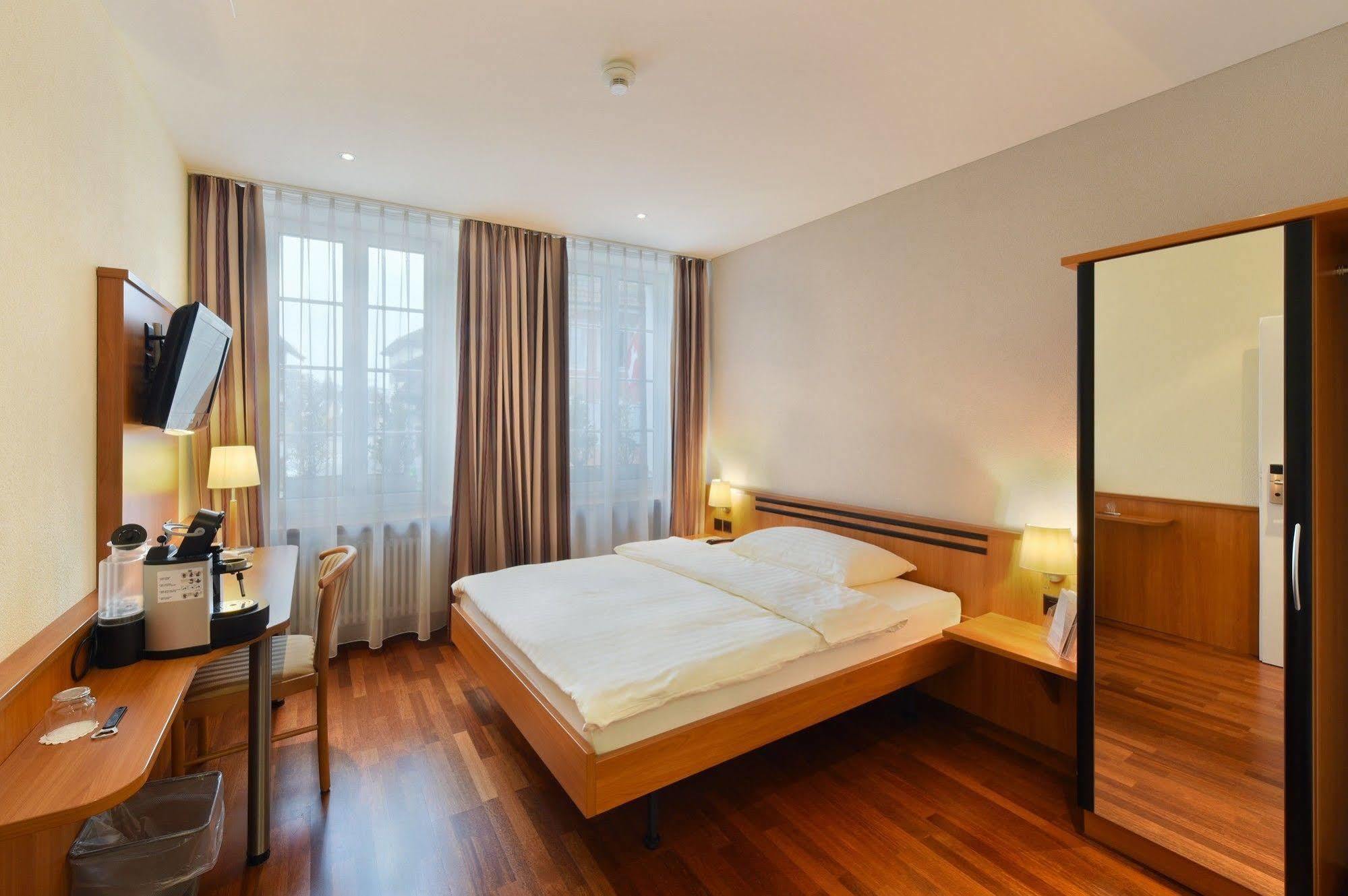 Hotel Engel ツォフィンゲン エクステリア 写真